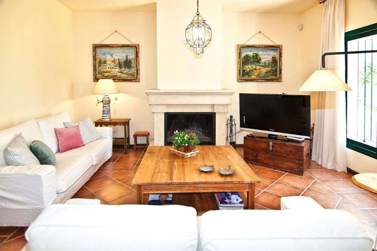 The Fairway Vista, Your Luxury Retreat With A Quiet Pool *